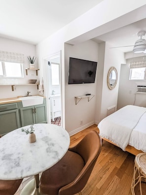 1 chambre, fer et planche à repasser, Wi-Fi, literie fournie