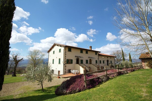 Farmhouse In Tuscany With Pool And Valley Views - Poppi