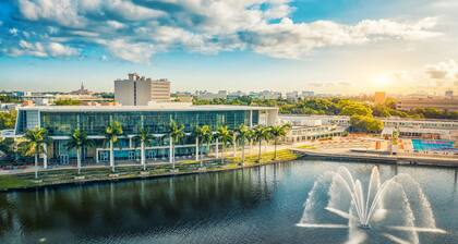 Extravagant Miami House Near Everglades