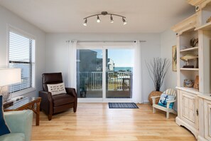 智能電視、DVD 播放機、書籍