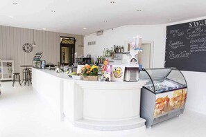 Bar (on property) - Residence with pool in Luni Mare (Luni)