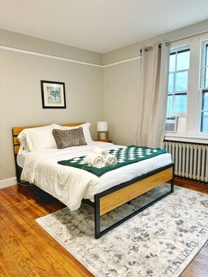 Bureau, fer et planche à repasser, Wi-Fi, draps fournis