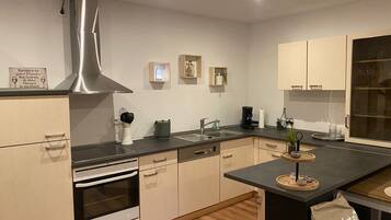 Kühlschrank, Ofen, Herdplatte, Geschirrspüler