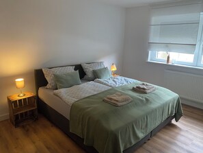 2 chambres, fer et planche à repasser, Wi-Fi gratuit, draps fournis