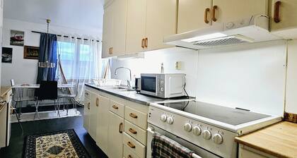 Luxurious apartment in the heart of city Örebro Cozy and central)