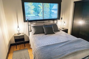 3 bedrooms, free WiFi, bed sheets - Wolf Haus
 (Sandy)
