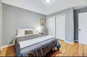 2 室のベッドルーム、アイロン / アイロン台、WiFi、ベッドシーツ