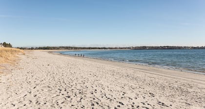 Newly updated - A coastal cottage steps from Pine Point Beach!