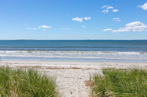 A coastal cottage steps from Pine Point Beach!