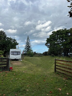 Property grounds - 4 berth caravan to rent for 2 adult and 2-3 kids. 110$/ night. (Aongatete)
