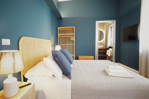 Suite No. 5. Elegant 45sqm in the principal square - 5 min from the Ruins