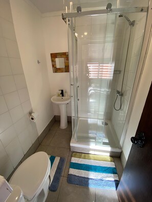 双人房, 1 张大床, 私人浴室 | 浴室 | 浴缸、吹风机、毛巾、肥皂