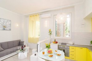 Interior - Cozy condo with AC, WiFi in charming Dubrovnik (Dubrovnik)