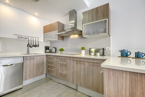 Private kitchen - Apartment in Empuriabrava Near the Beach (Castello d'Empuries)