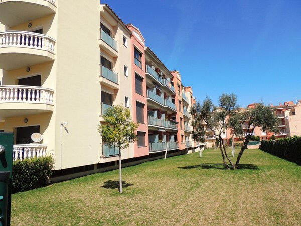 Coastal Getaway In Empuriabrava For 4 - Empuriabrava