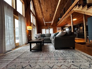 Smart TV, chimenea, videojuegos, reproductor de DVD