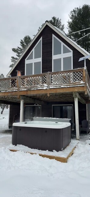 Terrace/patio - Cozy Chalet – Mtn View+ Hot Tub+ Hike+ Santa's Vil (Lancaster)
