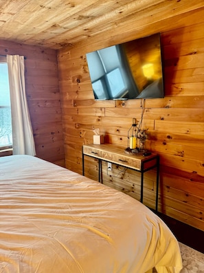 4 bedrooms, iron/ironing board, free WiFi, bed sheets - Cozy Chalet – Mtn View+ Hot Tub+ Hike+ Santa's Vil (Lancaster)