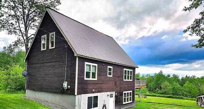 Cozy Chalet – Mtn View+ Hot Tub+ Hike+ Santa's Vil