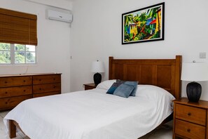 3 bedrooms, desk, iron/ironing board, WiFi - Sea and Summit Villa (Roseau)