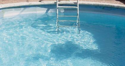 Cozy 1-Bedroom Self-Catering Apartment with Modern Amenities in Cape Town