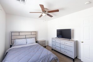 4 室のベッドルーム、アイロン / アイロン台、WiFi (無料)、ベッドシーツ