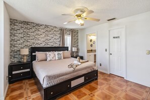 5 bedrooms, iron/ironing board, WiFi, bed sheets