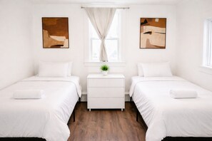 4 bedrooms, desk, WiFi, bed sheets