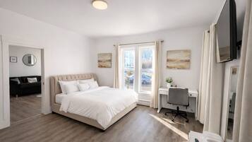 4 bedrooms, desk, WiFi, bed sheets