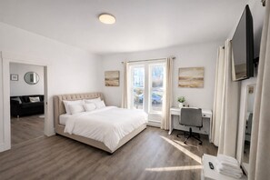 4 bedrooms, desk, WiFi, bed sheets - Mohegan Sun Getaway Large Group Retreat (Killingly)