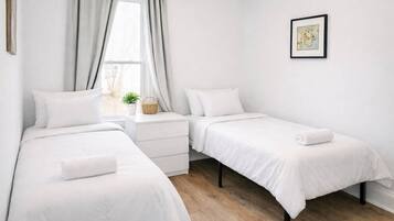 Desk, WiFi, bed sheets