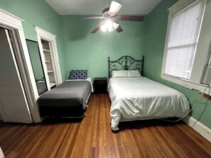 2 bedrooms, WiFi, bed sheets - Vintage & Affordable Unit 5 of 6 (Gainesville)
