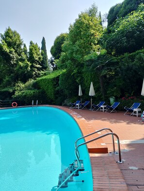 Outdoor pool - #Room 402 with lake view (Gardone Riviera)