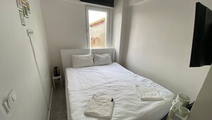 Una scrivania, postazione laptop, Wi-Fi gratuito