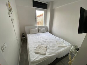 Kamer | Een bureau, een laptopwerkplek, gratis wifi