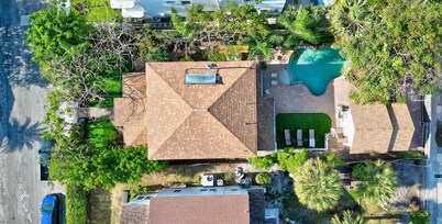 Bright & Sunny Home With Putting Green & Pool Near Lake Worth Beach