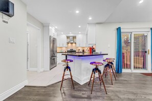 Fridge, microwave, stovetop, dishwasher