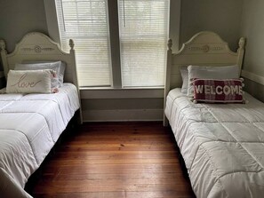 3 bedrooms, WiFi, bed sheets - Spacious home close to UF Campus  (Gainesville)