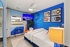 6 bedrooms, in-room safe, desk, iron/ironing board