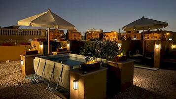 Bain à remous extérieur