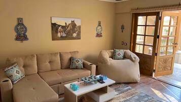 Älytelevisio, takka, videopelejä, stereot