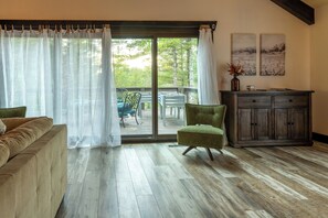 Una Smart TV, una chimenea