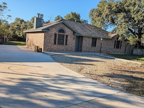 Exterior - Cute 4 beds 2 baths house walking distance to campus (College Station)