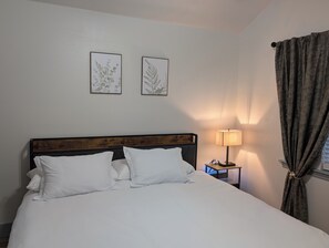 4 habitaciones, tabla de planchar con plancha, wifi y ropa de cama 