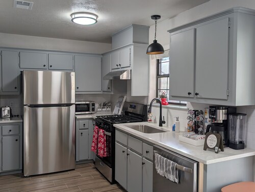 Cute 4 beds 2 baths house walking distance to campus