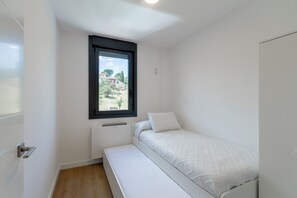 Room - Urbanfive 1A Ourense center 3 rooms with terrace (Ourense)