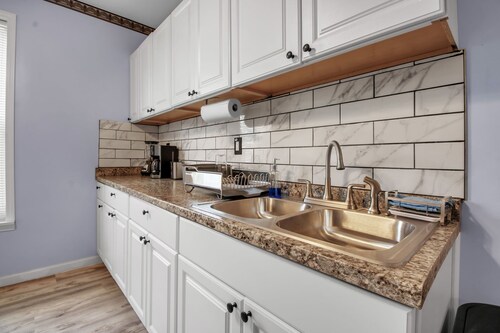 Charming 3-Br House in lovely Buffalo with AC, WiFi & Free Parking