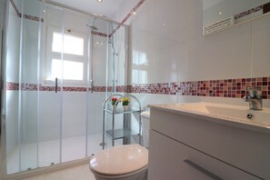 Apartment | Bathroom - Apartment in Roses Near Beach (Roses)
