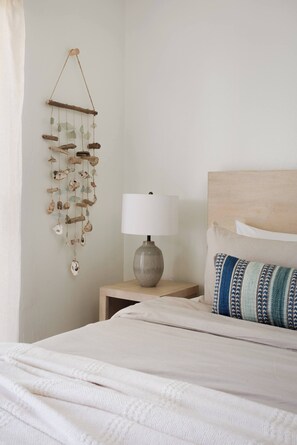 2 bedrooms, desk, iron/ironing board, travel cot