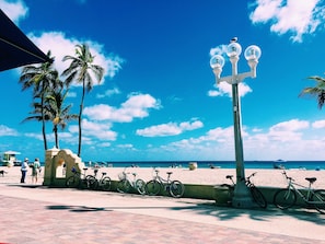 Beach - Magical Lakefront Pool Home close to Beach Hard Rock Guitar Hotel Airport (Hollywood)